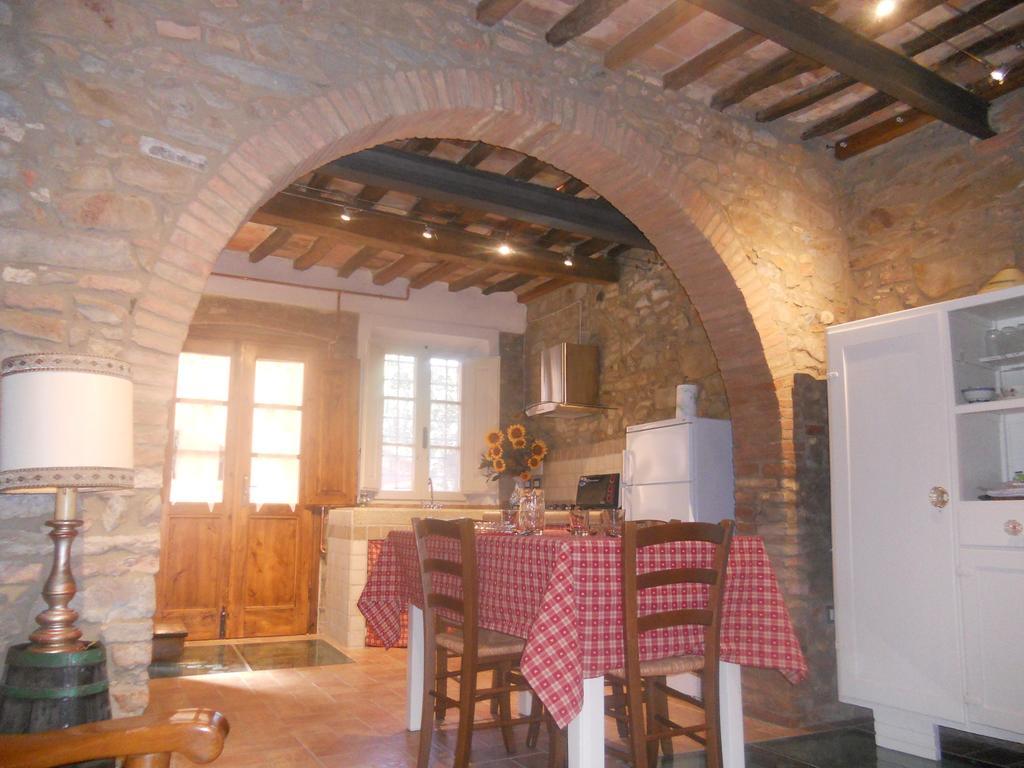 Apartment Casa Antica Chianni Ruang foto