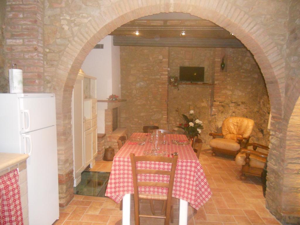 Apartment Casa Antica Chianni Ruang foto